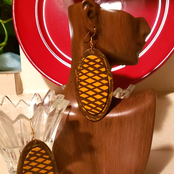 Reese Peanut Butter Earrings - Picture 1 of 2